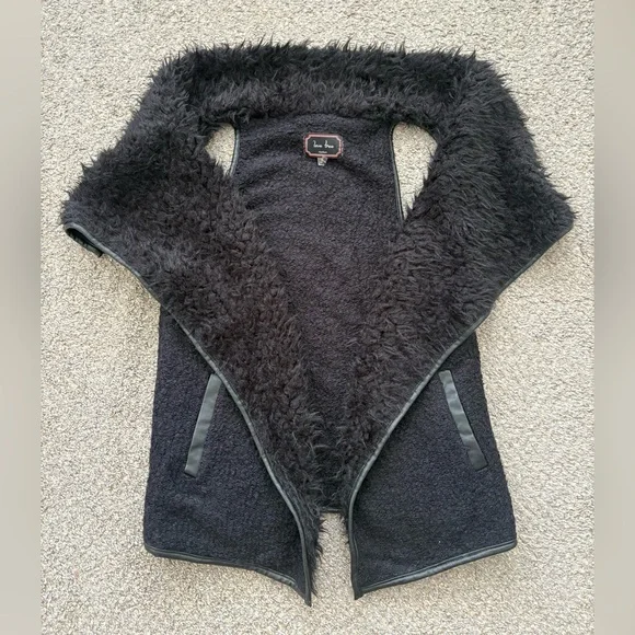 Medium Love Tree Black Teddy Sherpa Open Front Faux Fur Vest - Picture 8 of 12